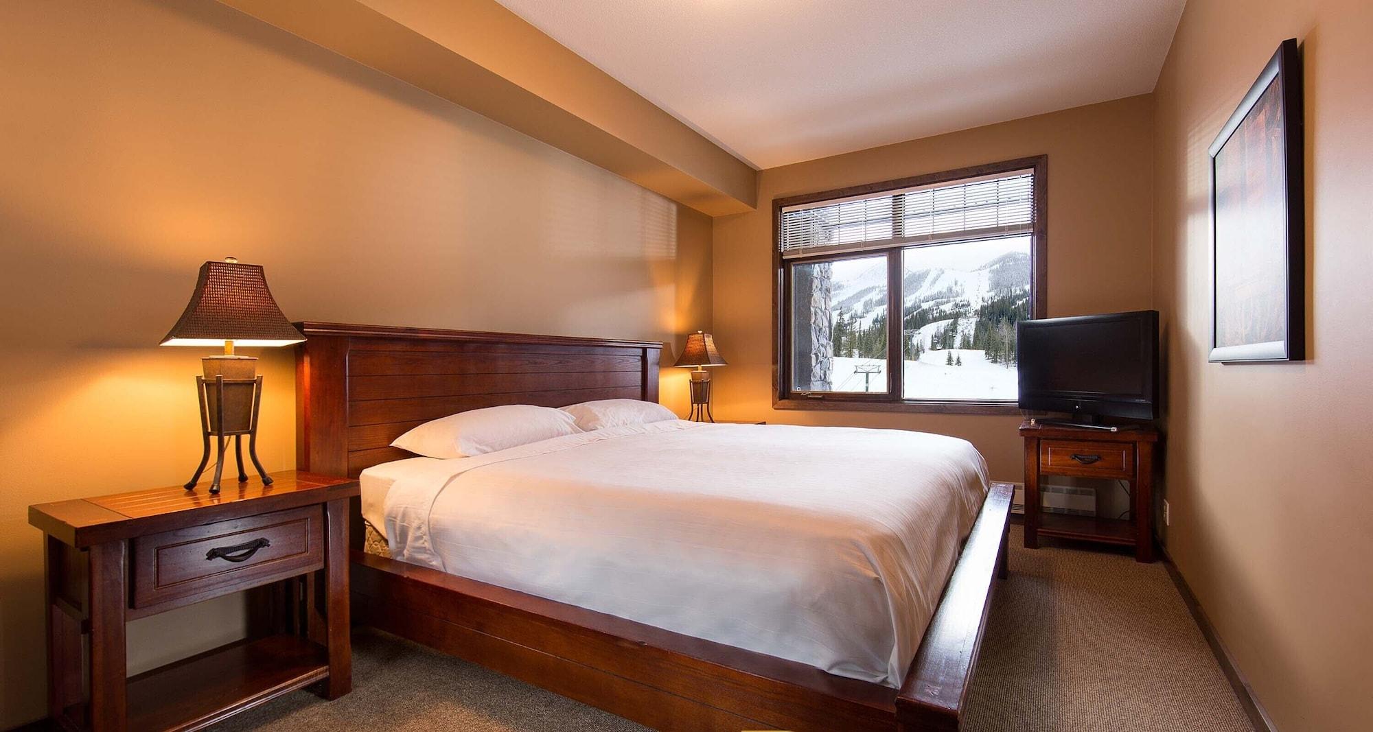 Glacier Mountaineer Lodge Golden Buitenkant foto