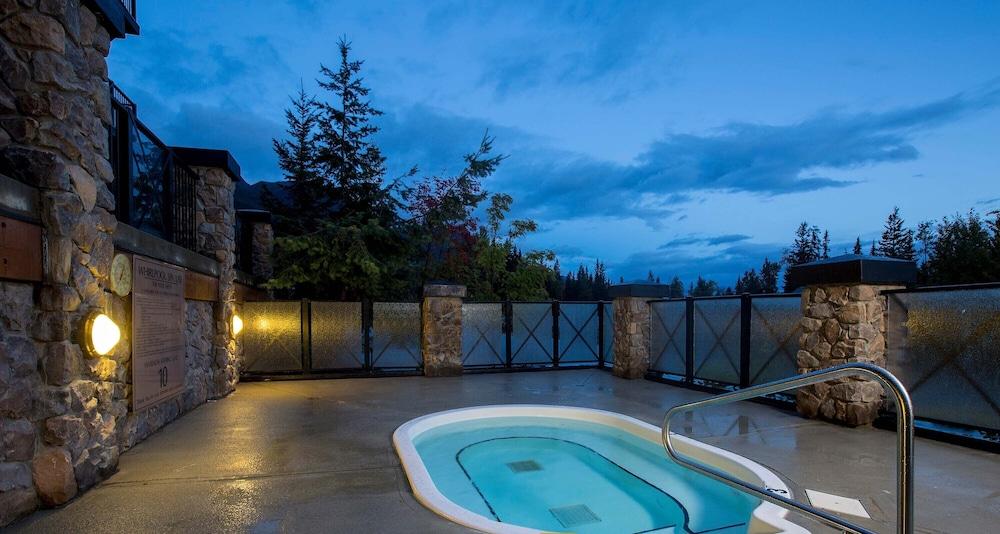 Glacier Mountaineer Lodge Golden Buitenkant foto