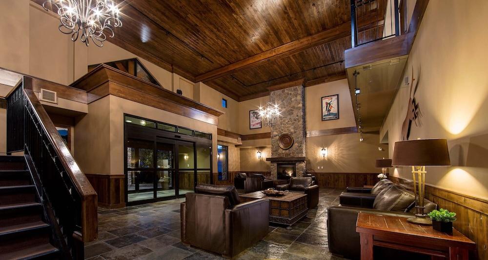 Glacier Mountaineer Lodge Golden Buitenkant foto