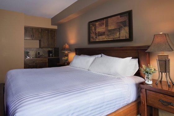 Glacier Mountaineer Lodge Golden Kamer foto