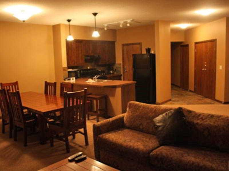 Glacier Mountaineer Lodge Golden Kamer foto